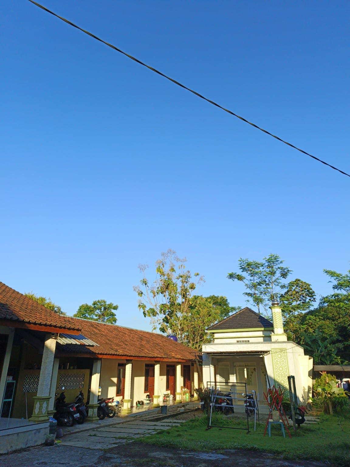 Halaman asri Kost Almawadah dekat Kampus 3 UIN Salatiga